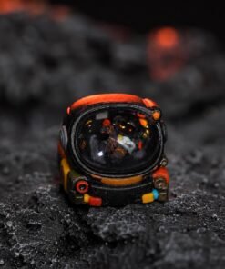 Keycap artisan phi hành gia Đen Đỏ Black Orbit với khoang không gian thu nhỏ