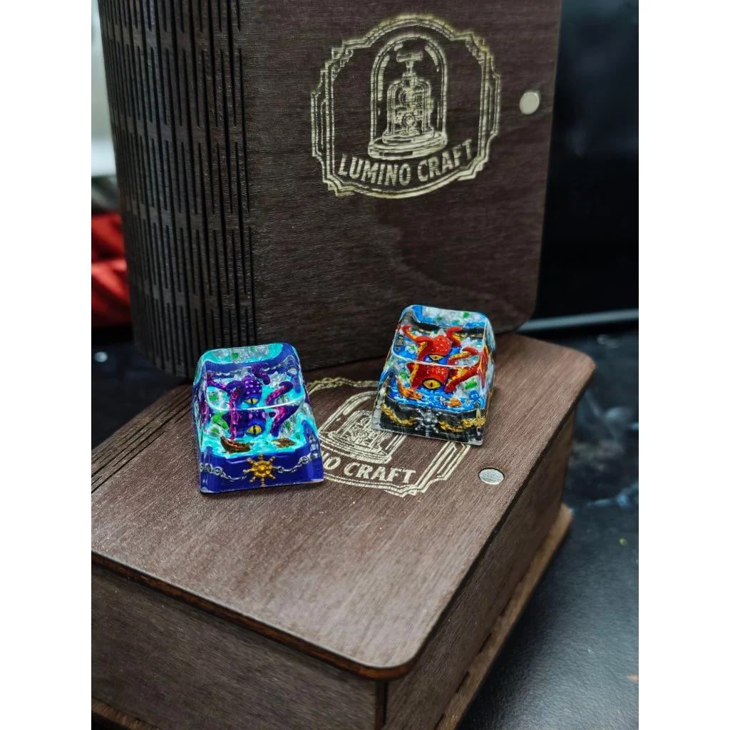 Ảnh lifestyle Keycap Artisan Bạch Tuộc Biển Sâu Handmade – Đỏ & Tím
